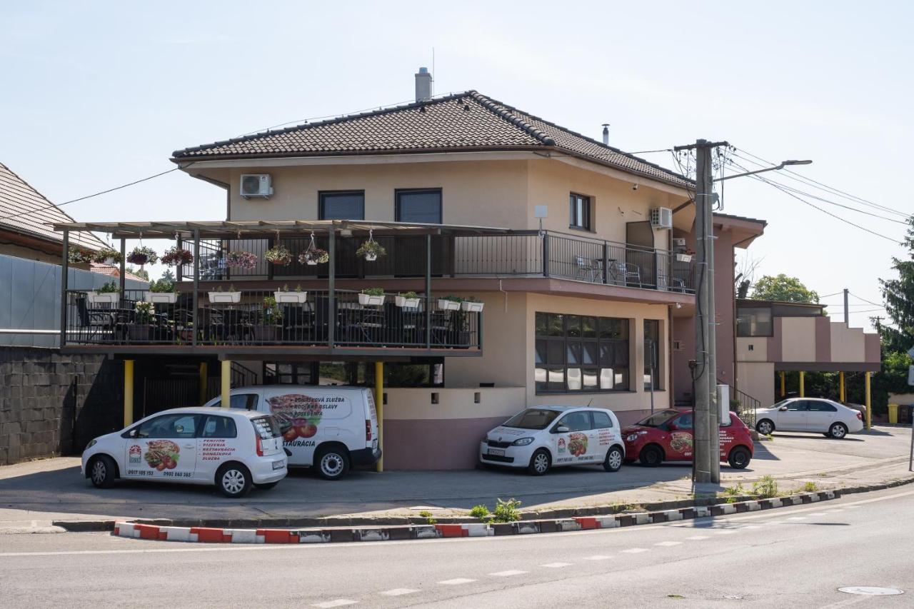 Penzion Toscana Nitra Buitenkant foto